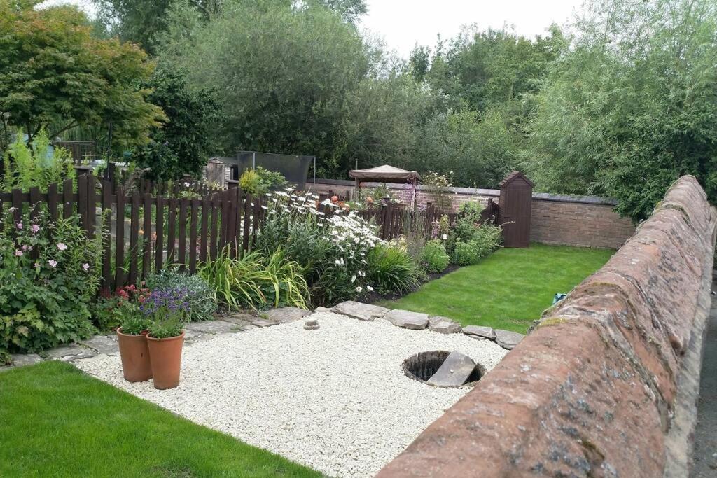 Luxury Townhouse In Town Centre, Views, River Walk, Free Parking Shrewsbury Exterior photo